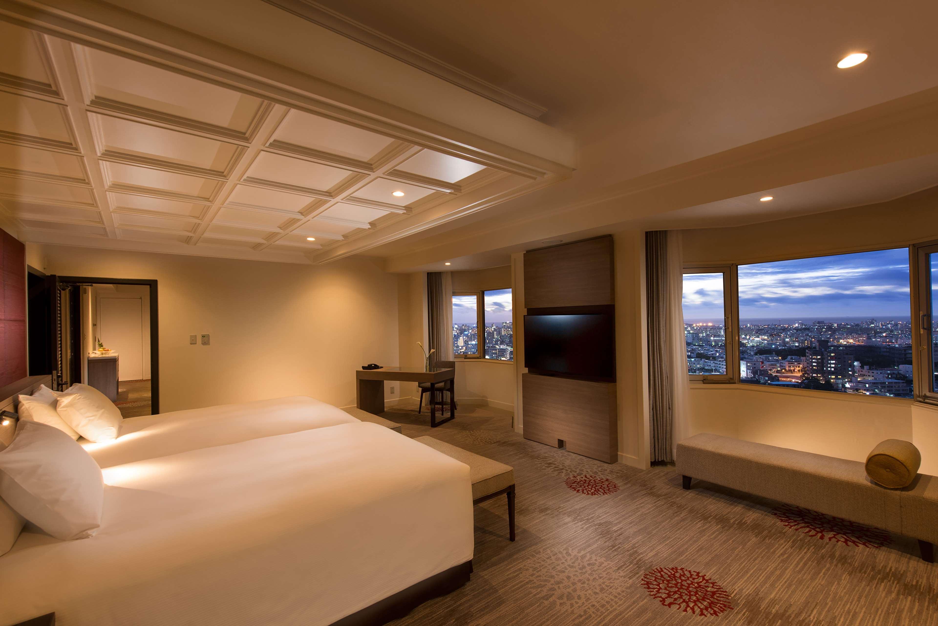 Doubletree By Hilton Naha Shuri Castle Exterior foto