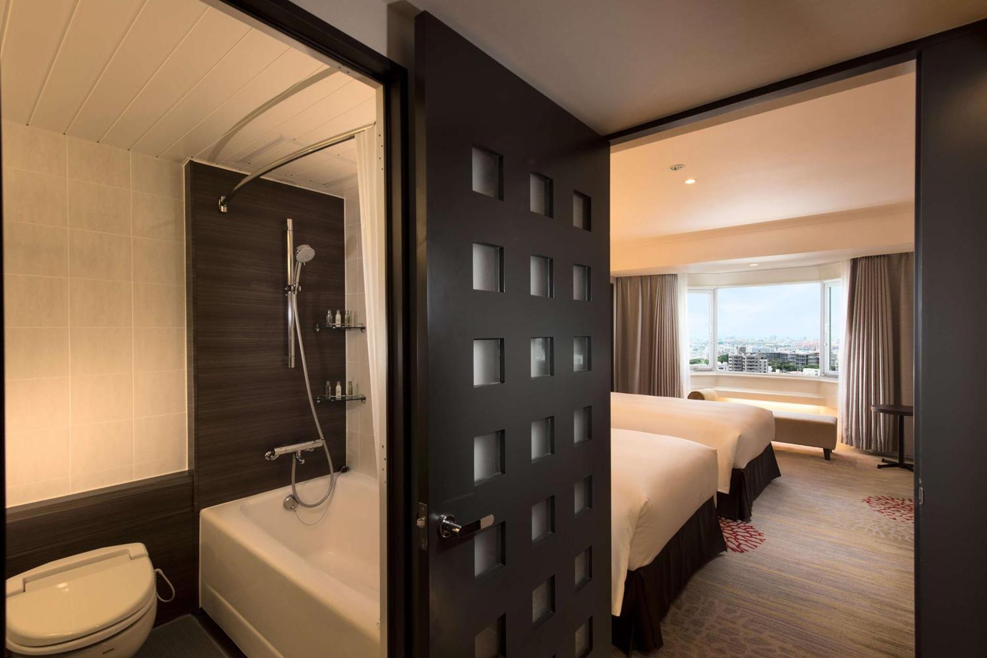 Doubletree By Hilton Naha Shuri Castle Exterior foto